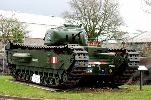 Tanque de infantería pesada en exhibición