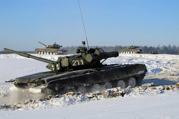 Tank t-80 bv in Russland im Winterschnee