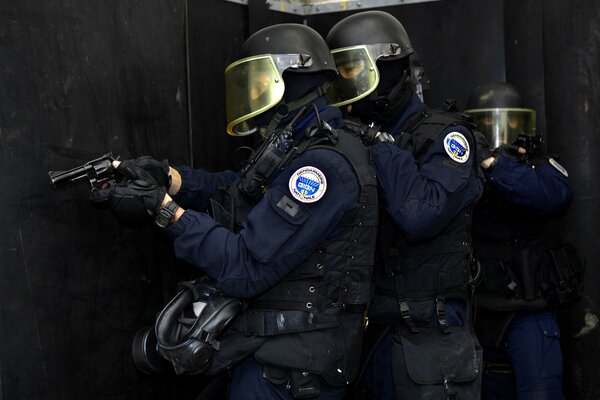 Fuerzas especiales francesas asaltan a combatientes