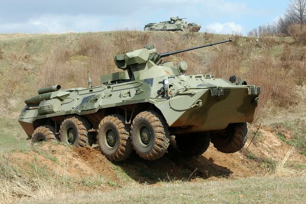 Sporco BTR-82am sul campo Russia