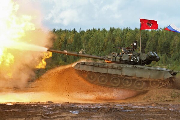 Выстрел танка Т-80бв во время боя