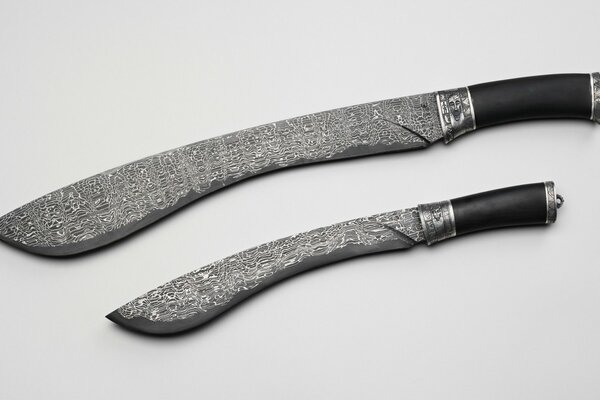 A special pattern is applied to Damascus steel blades