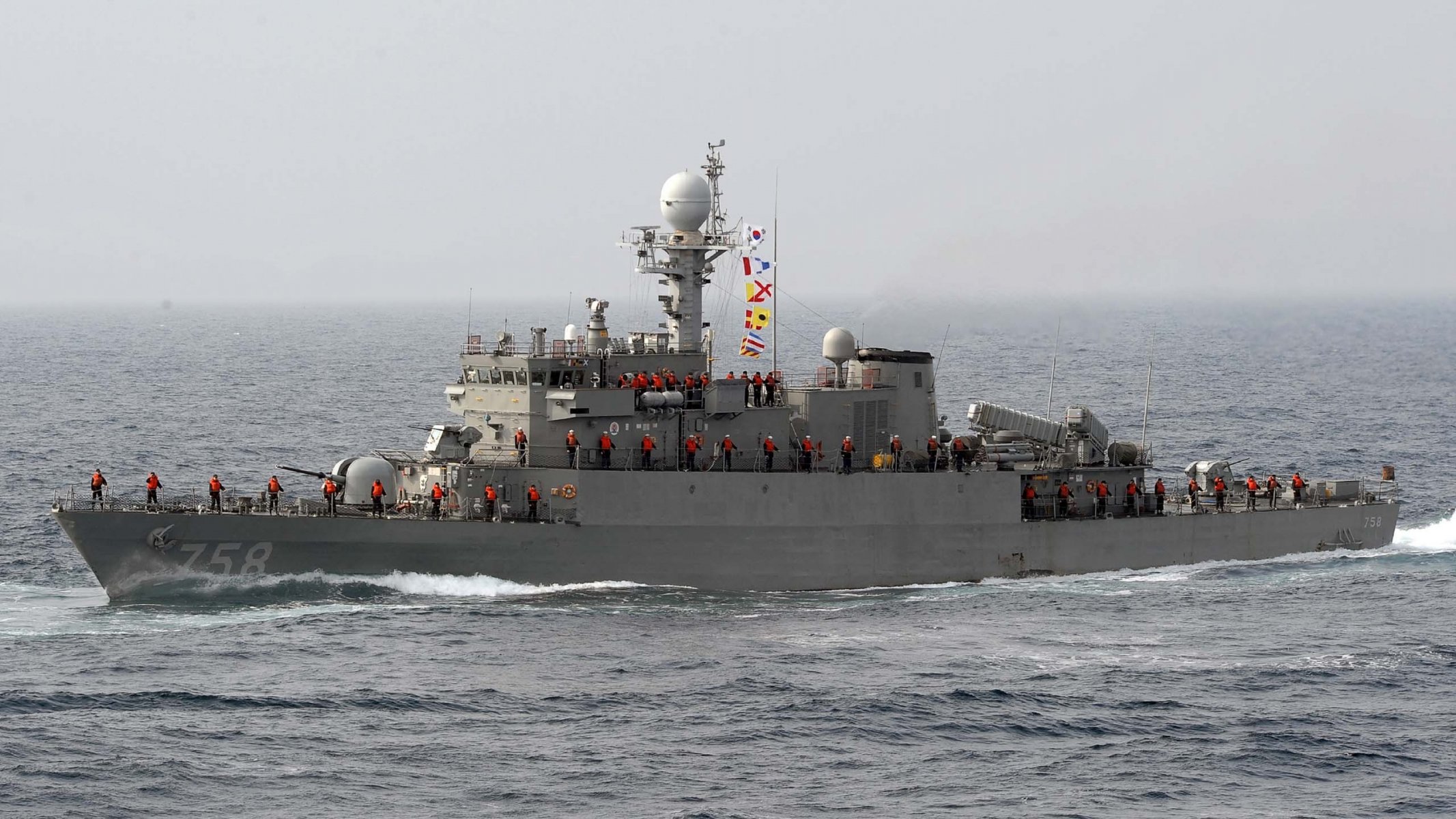 flotta nave combattimento esercizio in mare