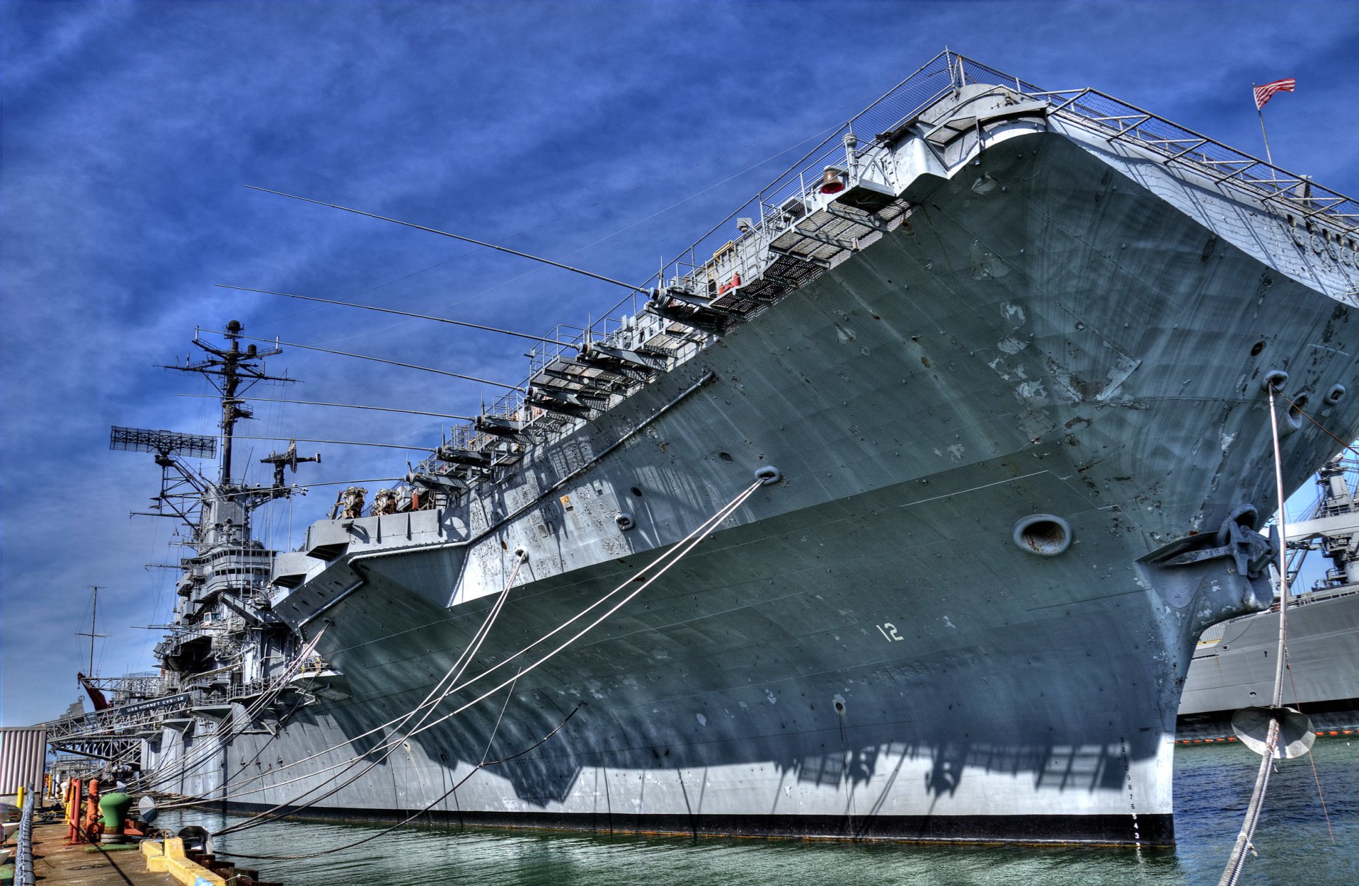 pier bollards mooring ship the carrier united states on vacation