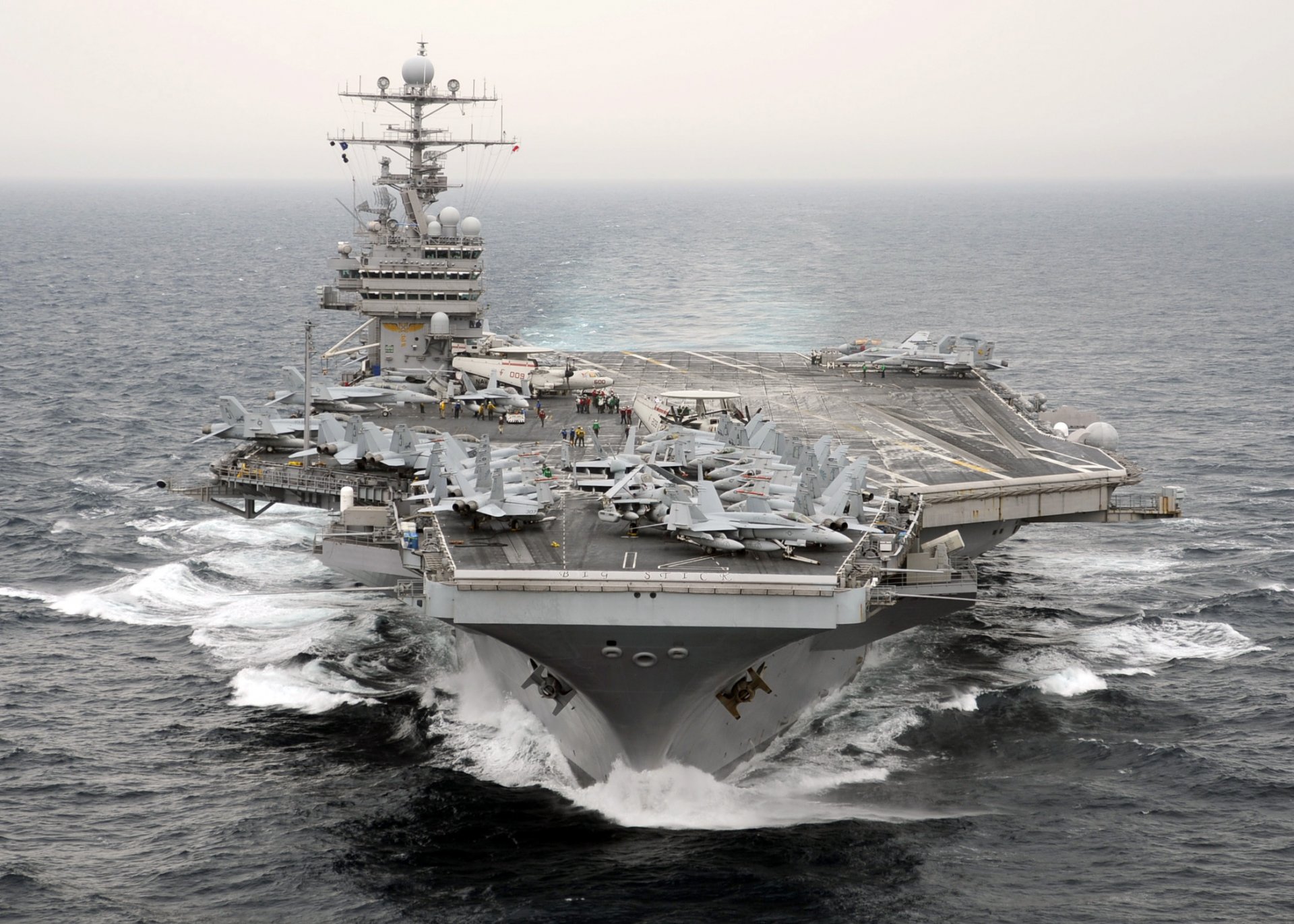 multiuso portaerei nucleare tipo nimitz numero cvn-71 theodore roosevelt ponte caccia oceano