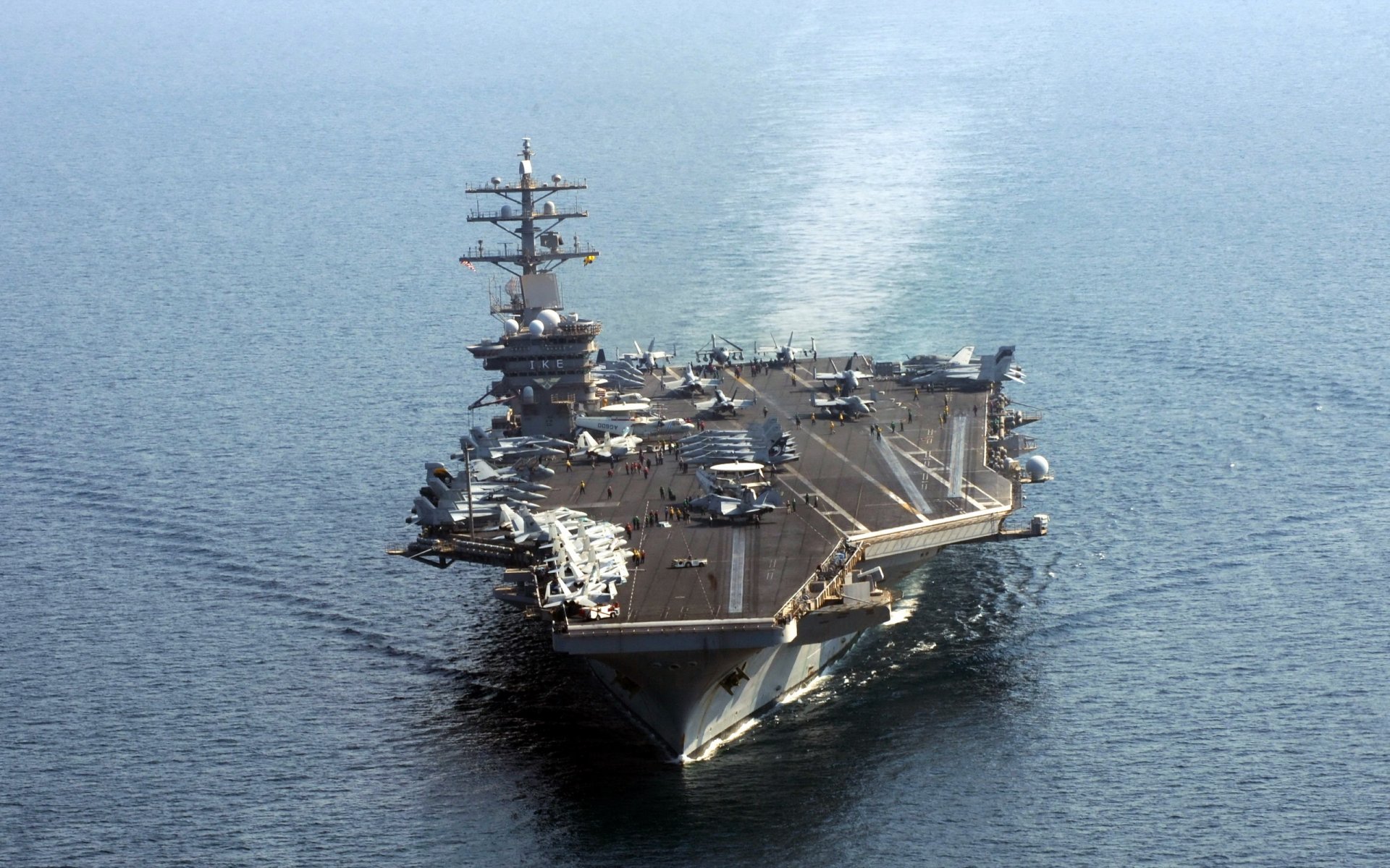 uss dwight d. eisenhower porte-avions armes