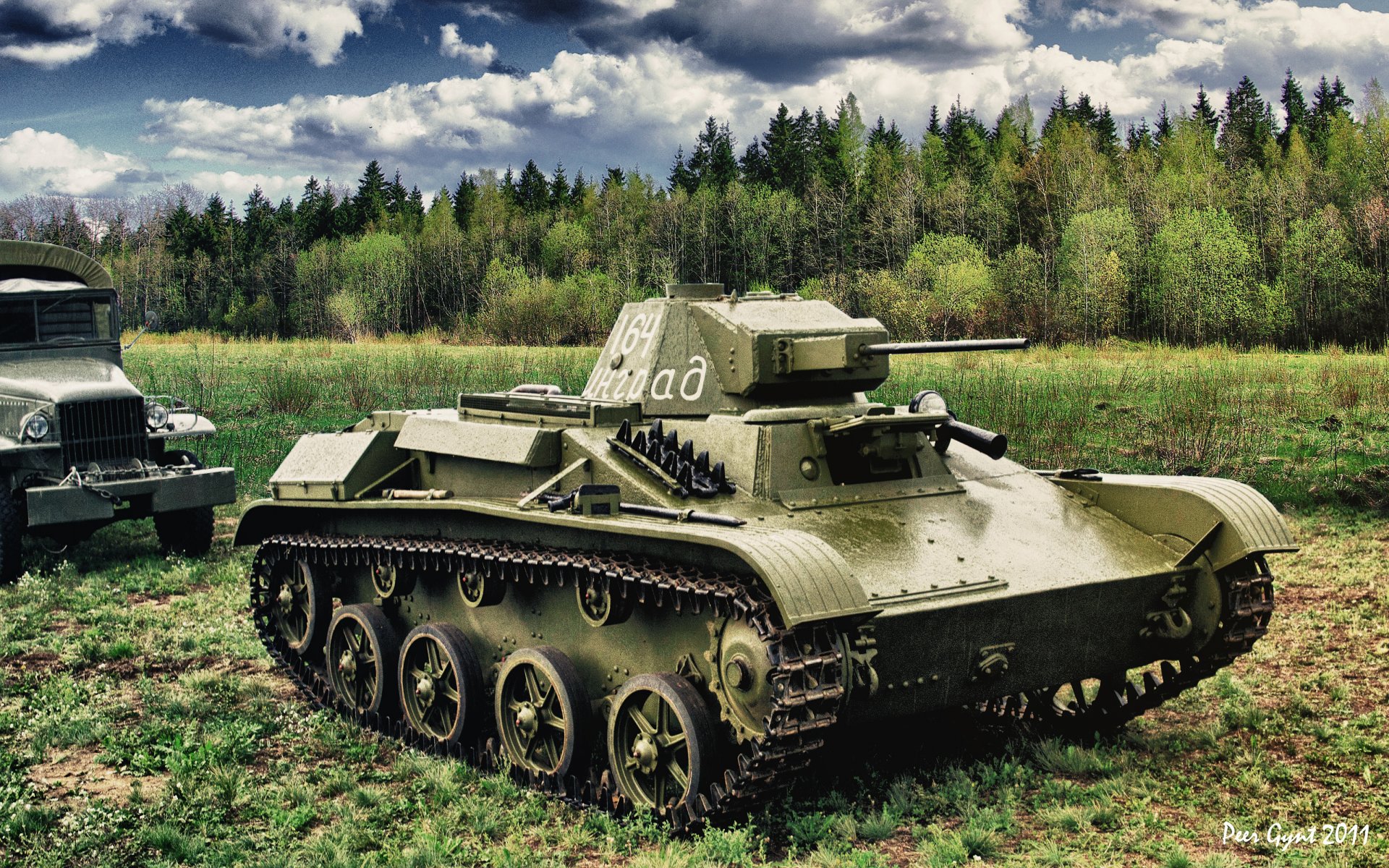 picture tank vehicles forest sky