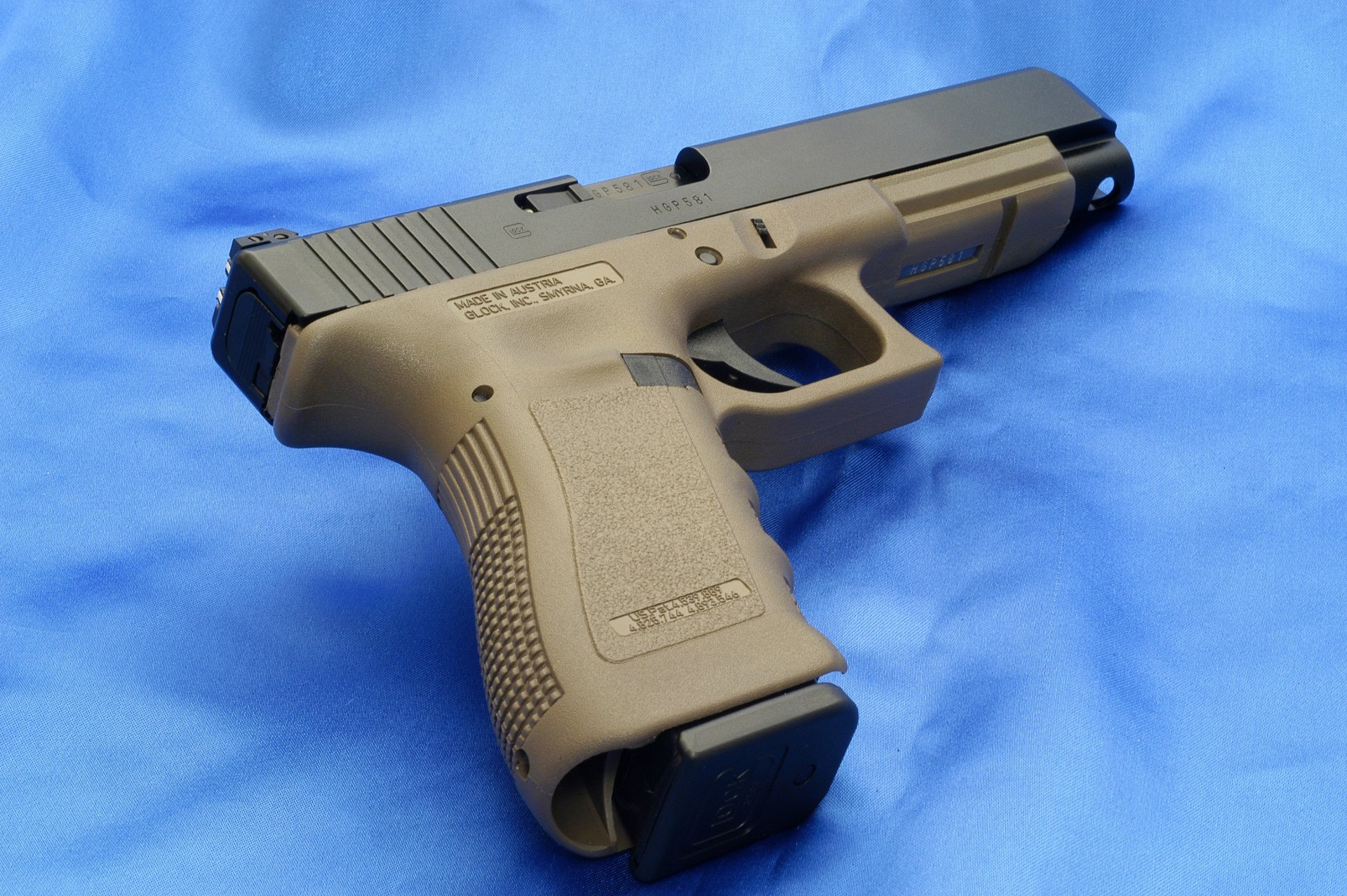 glock 34od pistolet arme fond d écran fond bleu toile 34od