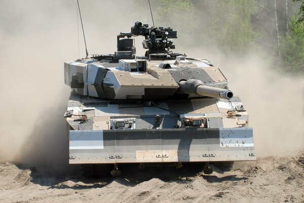 Carro armato di battaglia mimetico Leopard 2A6