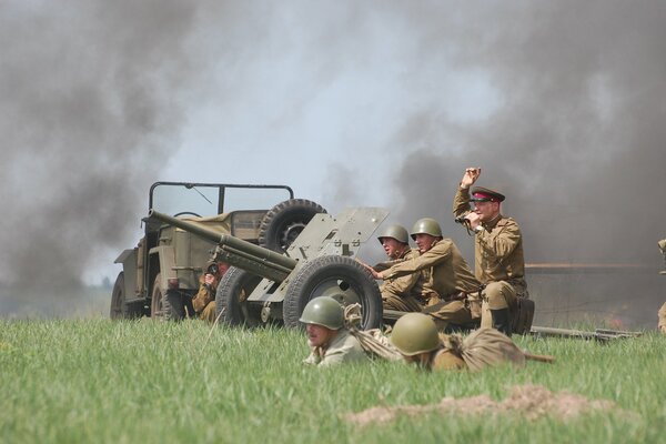 Pistola militare soldato in azione