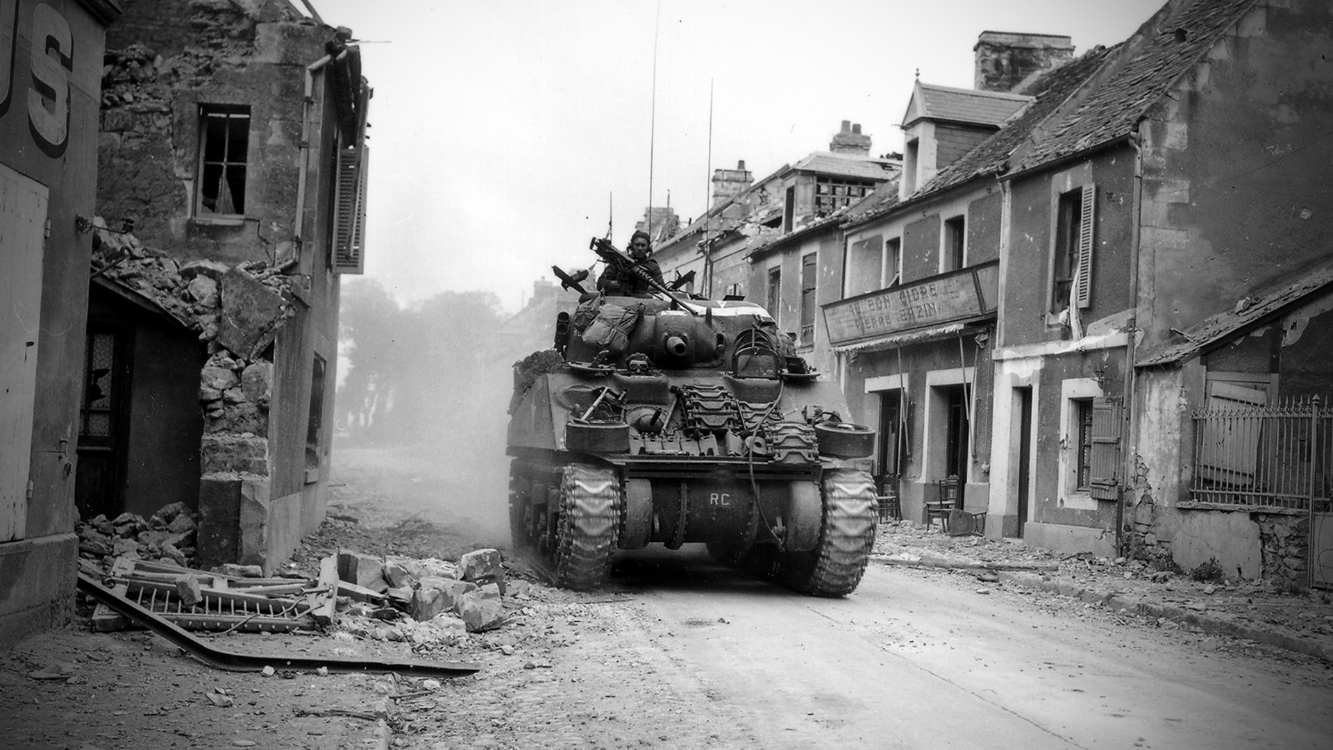 tanque casas destrucción b / w blanco y negro