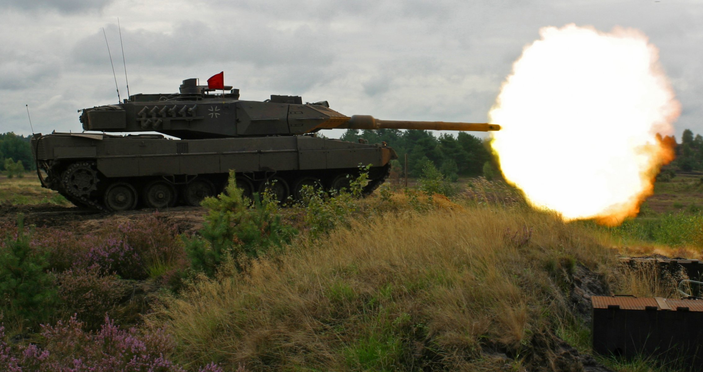 leopard 2a6 shot fire tank