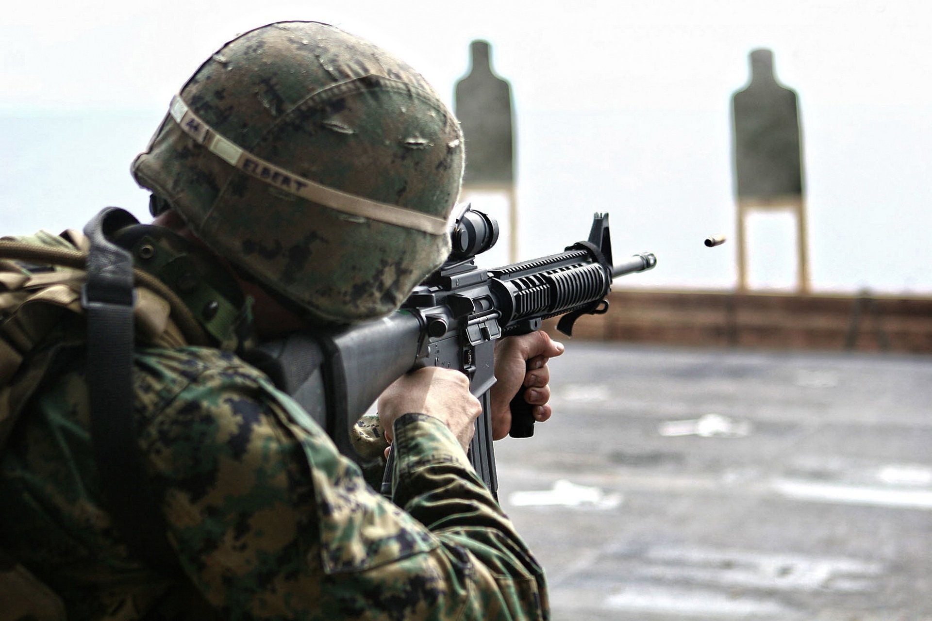 arma soldado asalto rifle ar-15 bala objetivo camuflaje tiro alcance