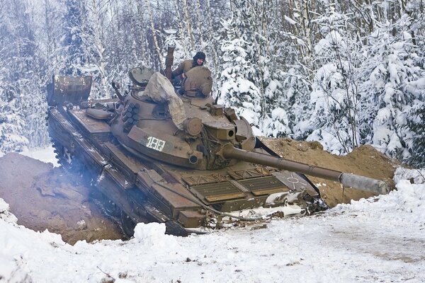 El tanque T-62 no tiene miedo de las heladas de invierno