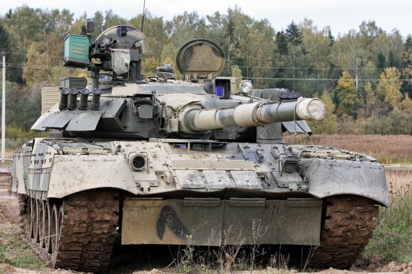 The Russian tank is waiting for combat operations