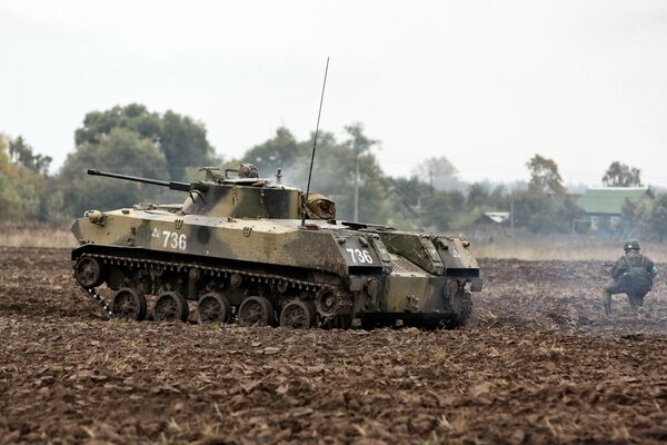 Field tank exercises in Russia