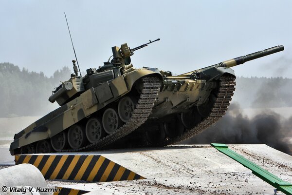 Russischer Panzer t-90 in einer guten Perspektive