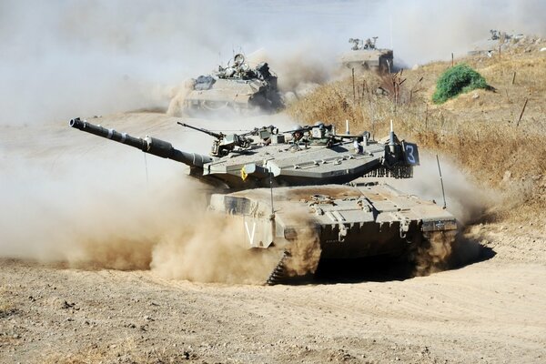 Carros de combate en el campo de batalla