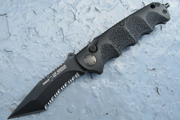 Folding knife with matte handle