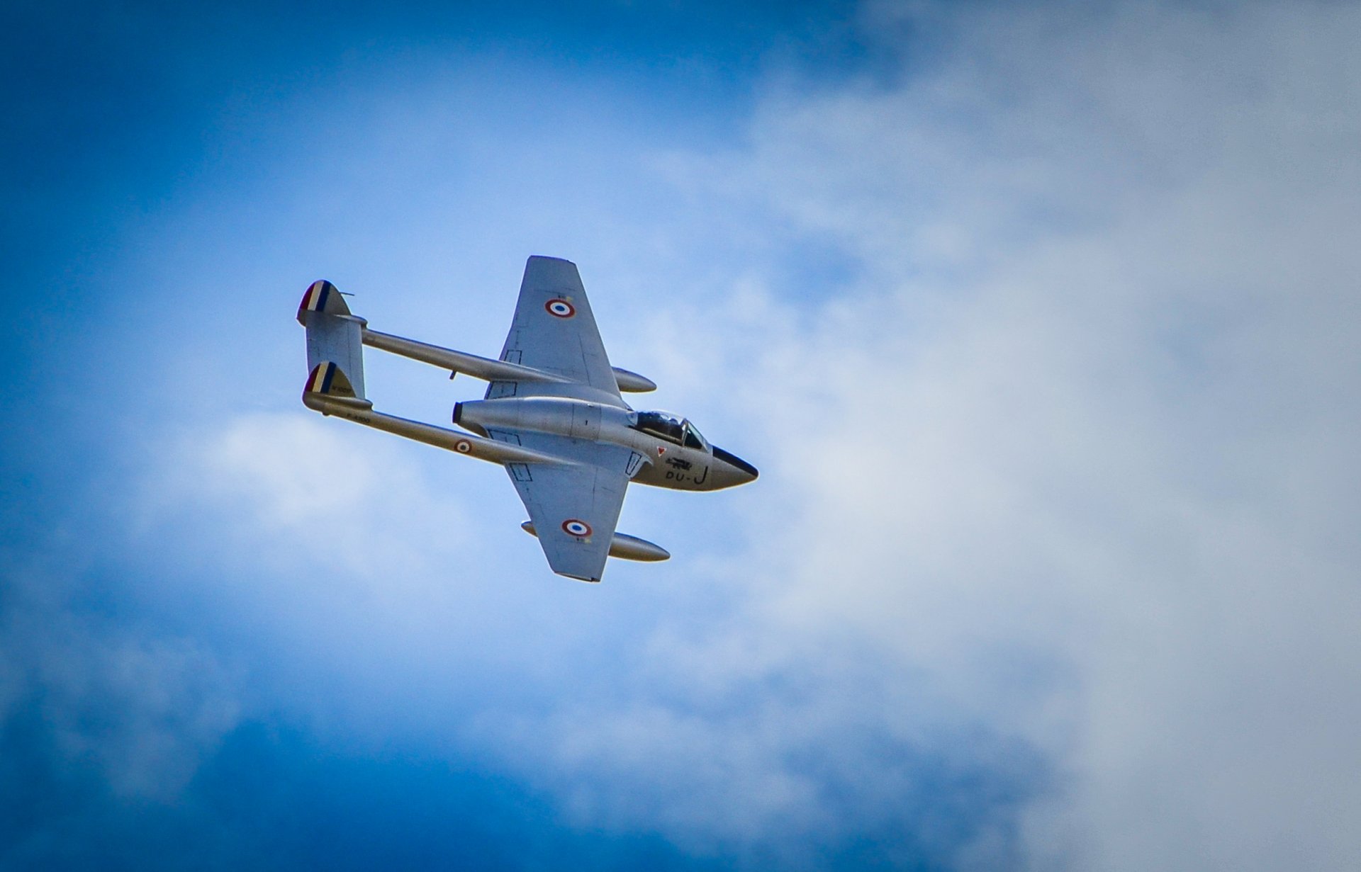 flugzeug de havilland vampir britisch jet kämpfer flug himmel wolken