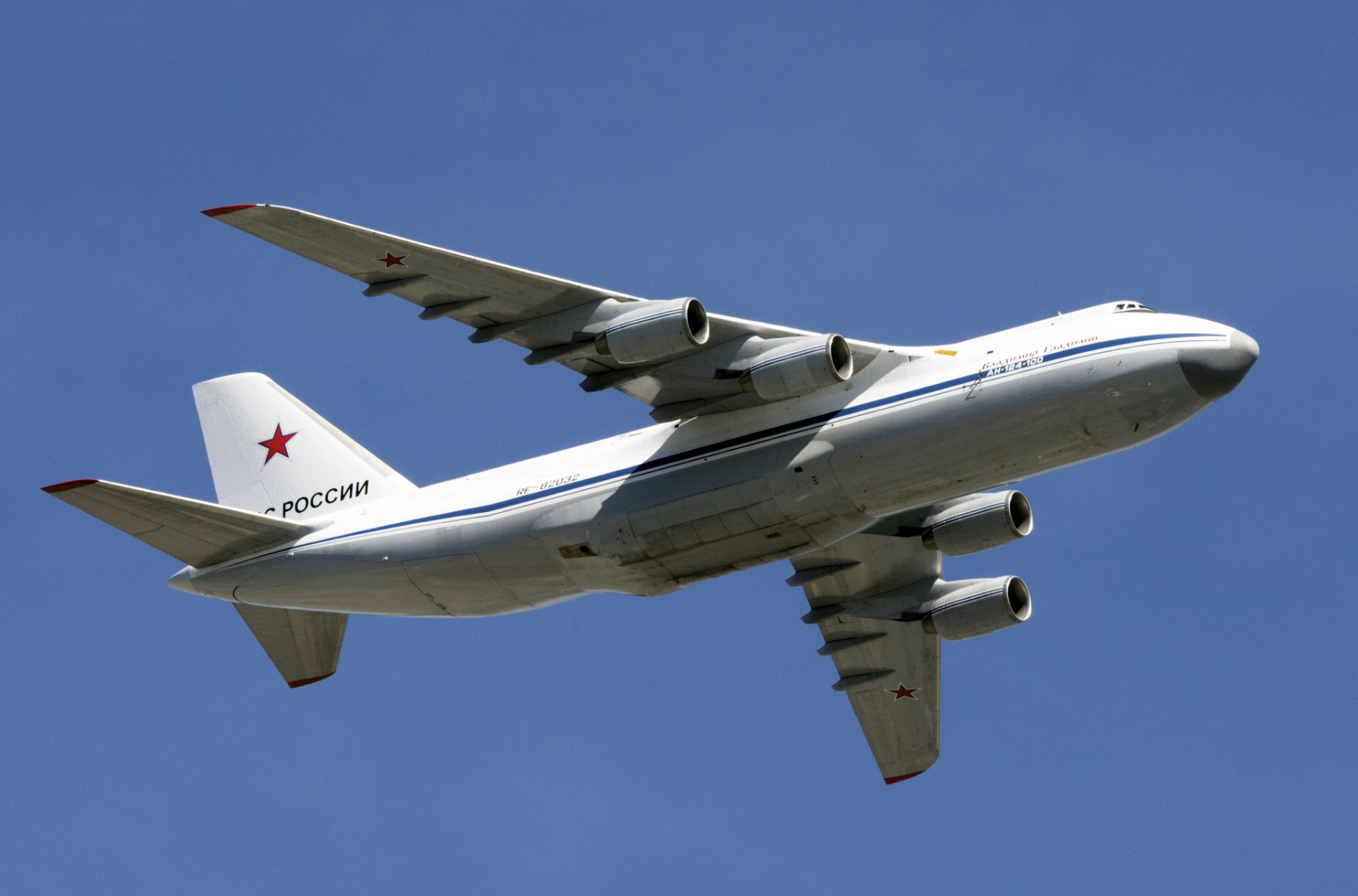 an-124-100 ruslan heavy later on transport plane