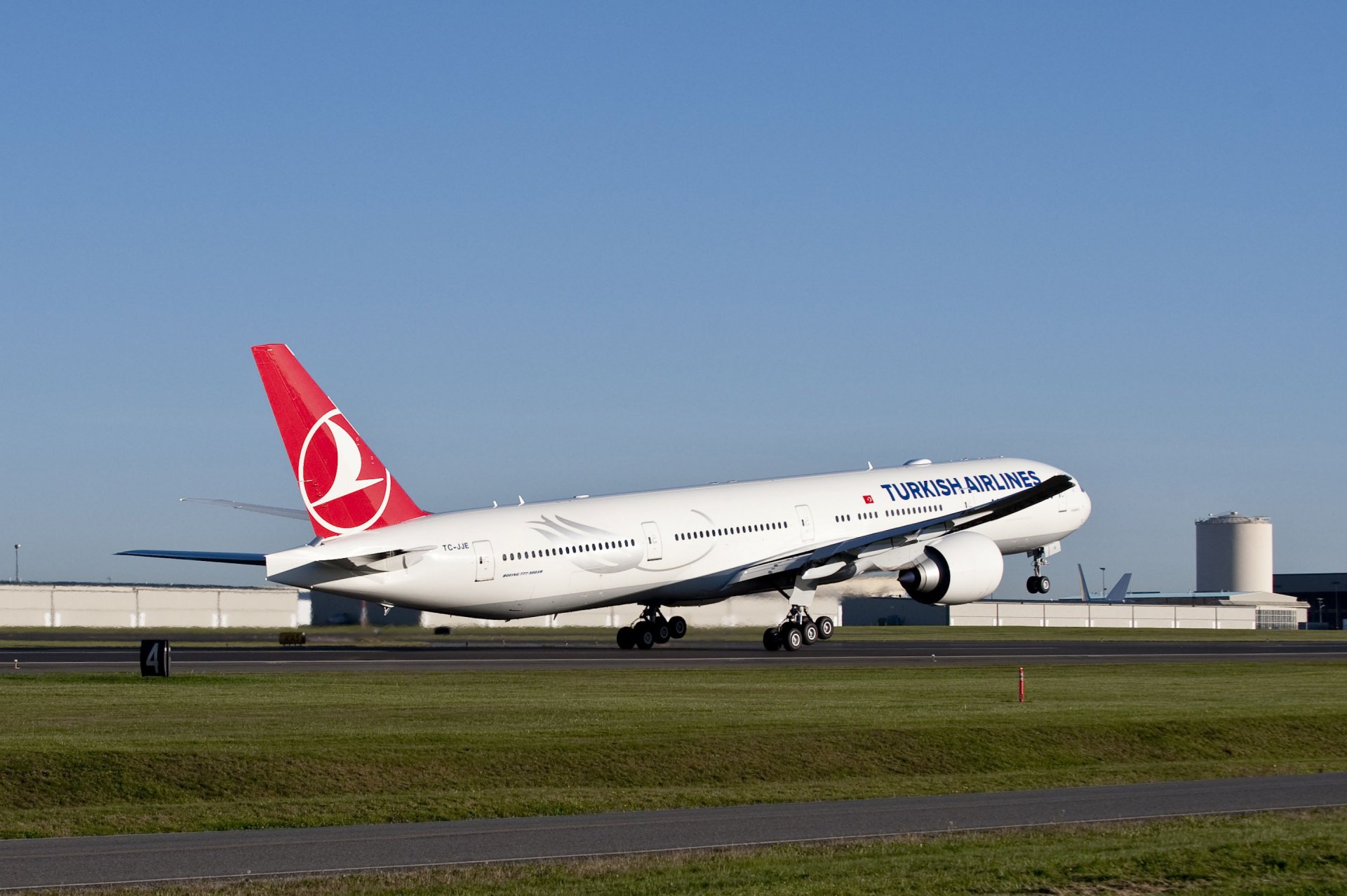 passenger airliner boeing er turkish airline turkey airplane sky weather landing gear engine wings airport runway passenger airplane takeoff flight runway