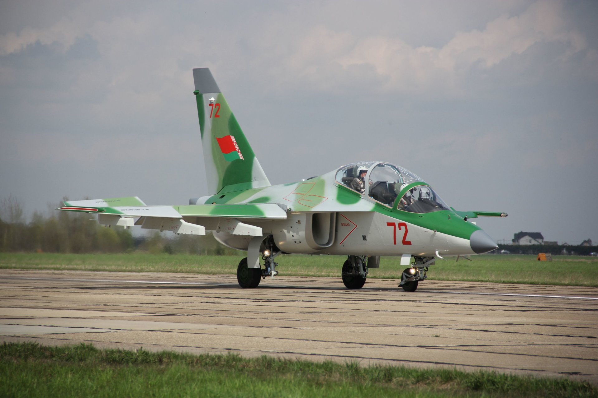 yakovlev yak-130 luftwaffe weißrussland trainingskampf flugzeug sturmtrupp himmel höhe yak-130 flugzeug