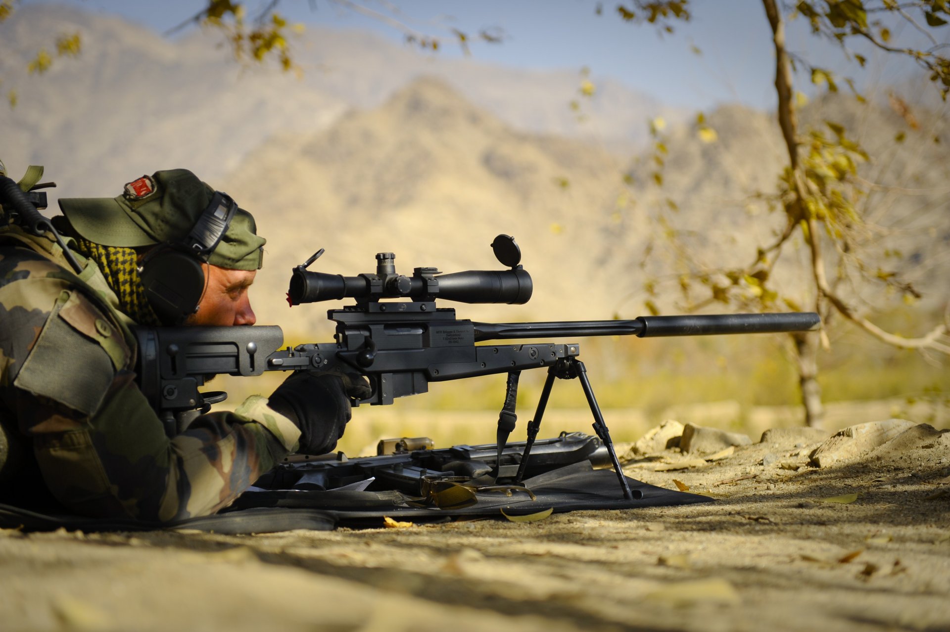 soldat sniper fusil arme embuscade