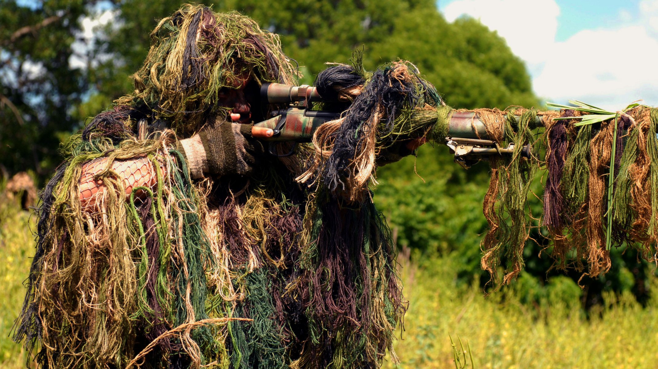 cecchino soldato fucile camuffamento tiro tiro a segno vista ottica foresta erba