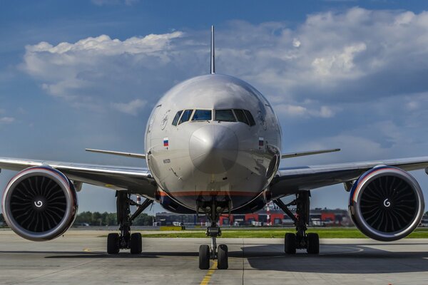 Passagierflugzeug bereitet sich auf den Start vor