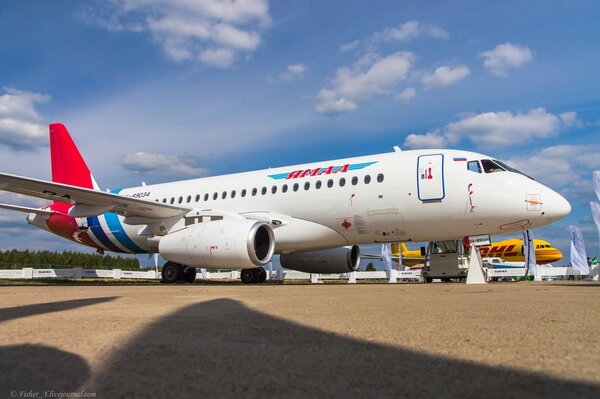 Russisches Passagierflugzeug der Fluggesellschaft Jamal