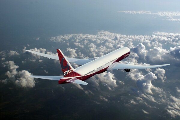 Avion vitesse nuages ciel