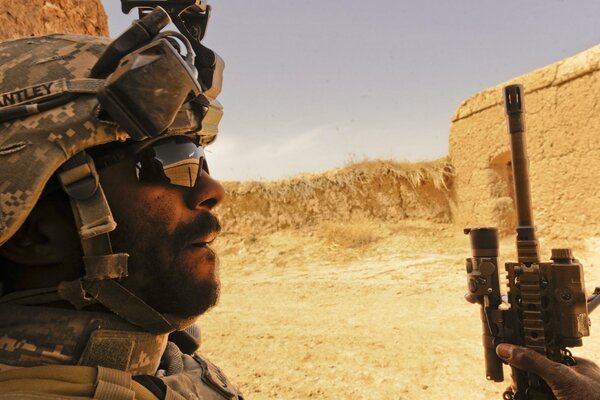 US soldier in the desert of Iraq