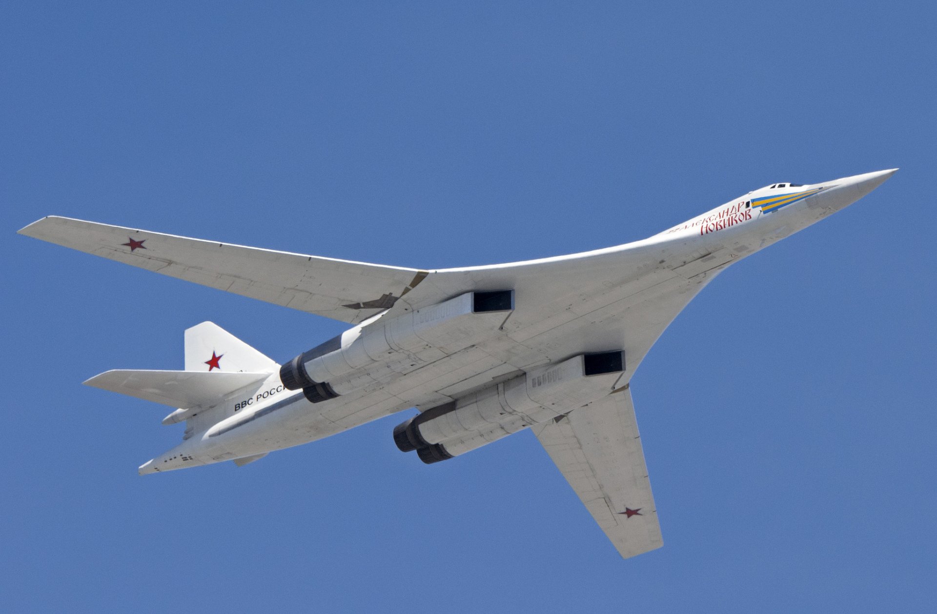 tu-160 cygne blanc supersonique stratégique bombardier-fusée