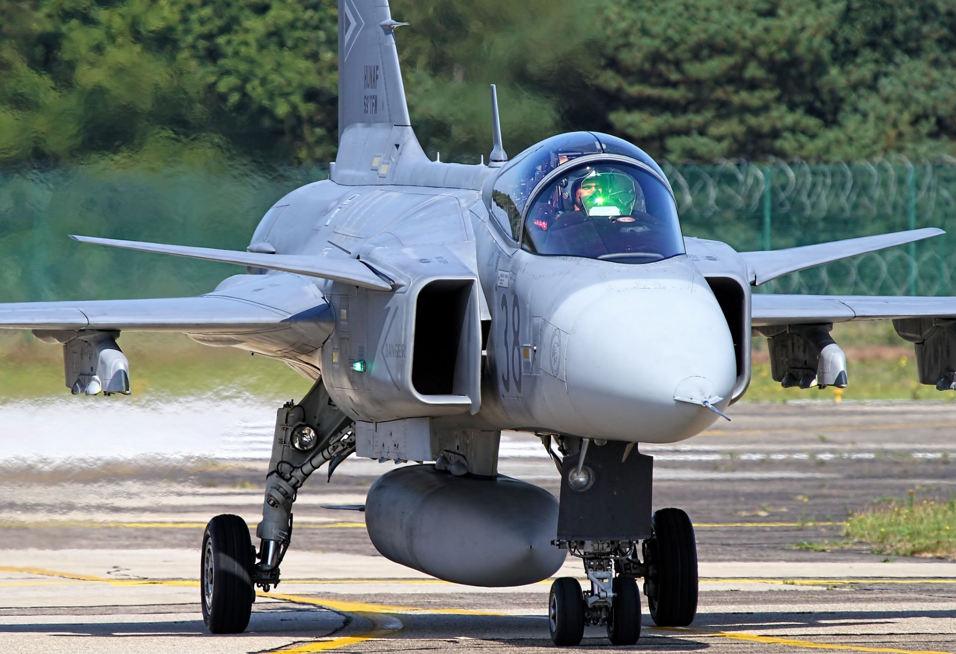 aab jas 39 gripen polyvalent chasseur décollage