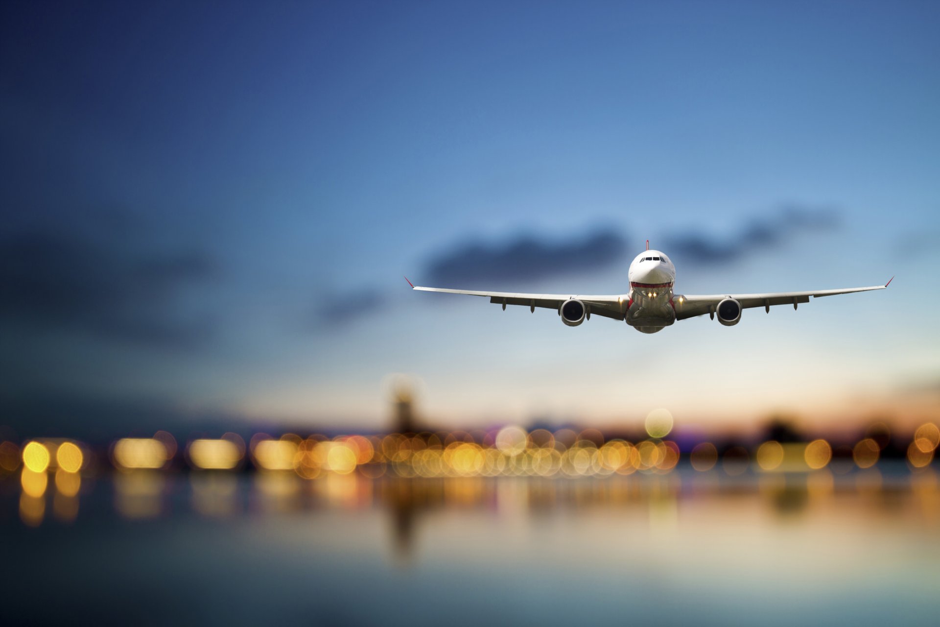 avión pasajero avión de pasajeros altitud cielo vuelo mar luces aeropuerto ciudad noche hermoso fondo desenfoque bokeh fondo de pantalla