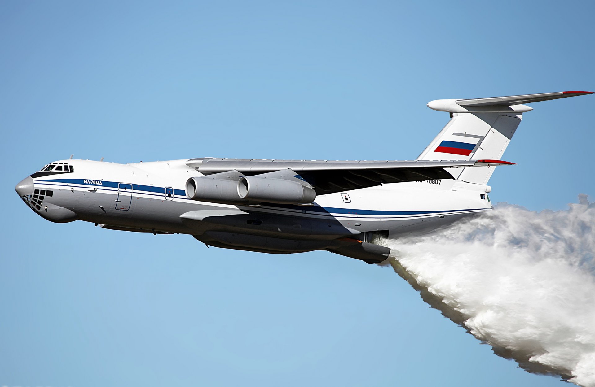 ilyushin il-76 md air force russie transport décharge eau