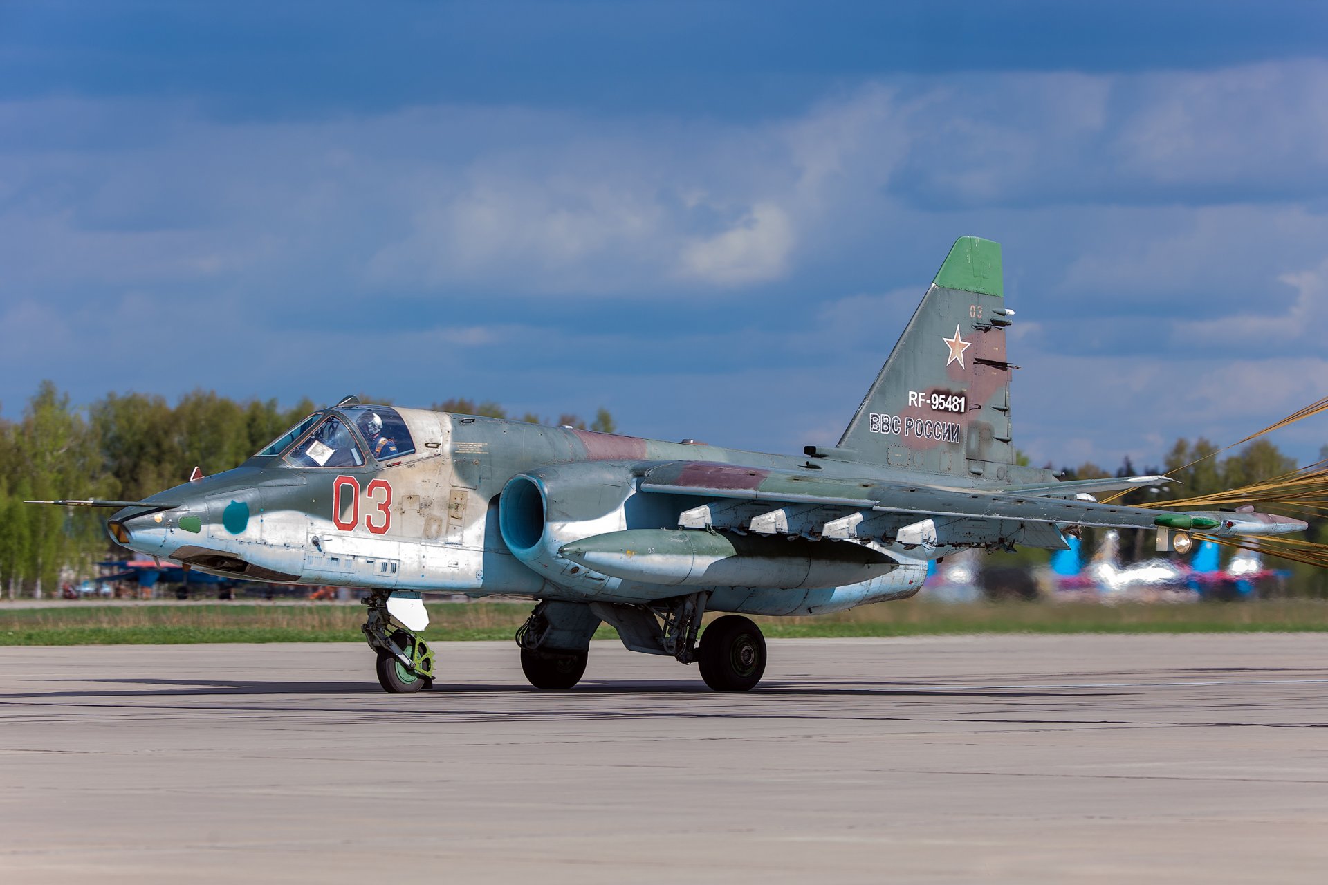 ukhoi su-25 torre corazzato subsonico aereo d attacco aeroporto