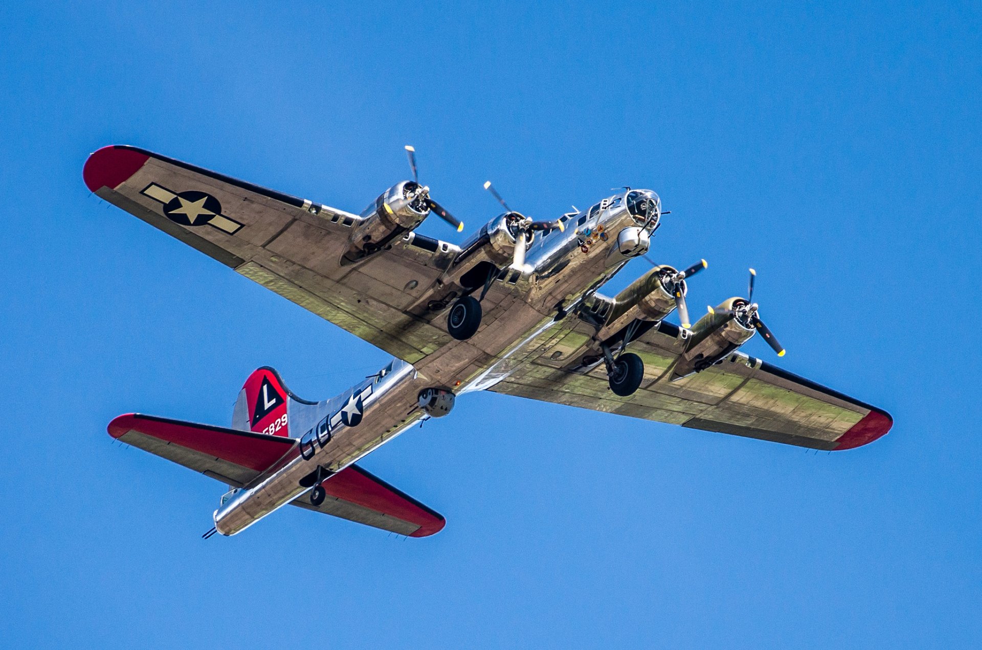 bombardero avión retro cielo