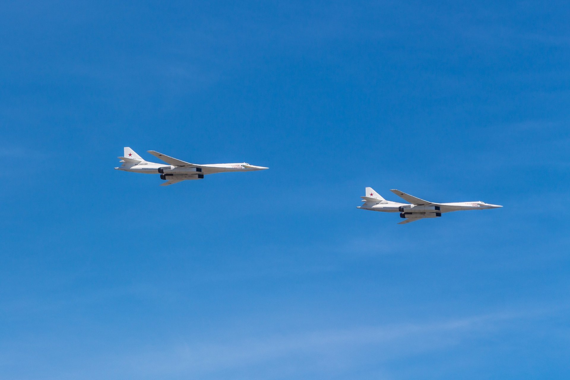 tupolev tu-160 paar himmel moskau parade siege 2015