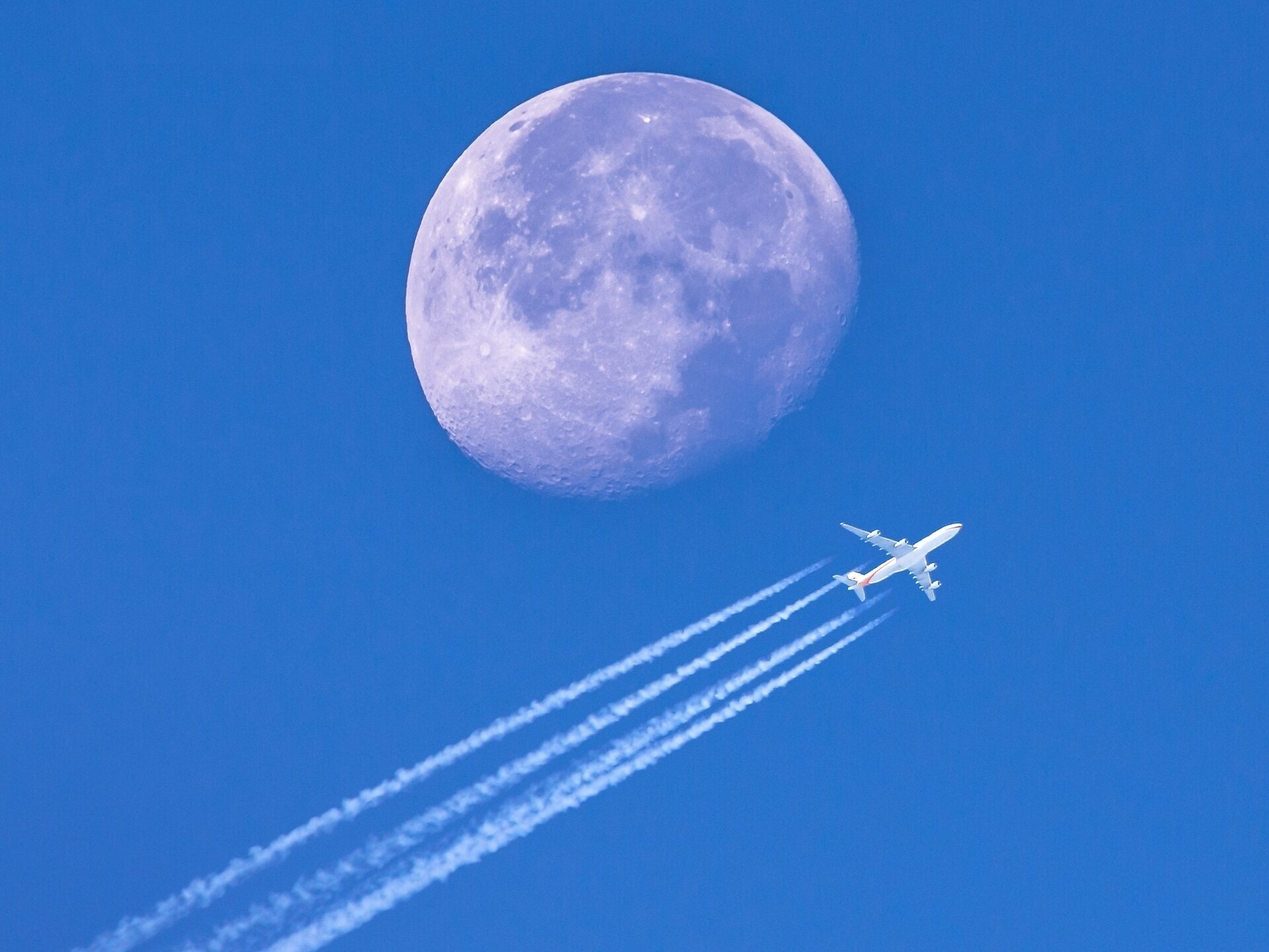 avion lune planète ciel