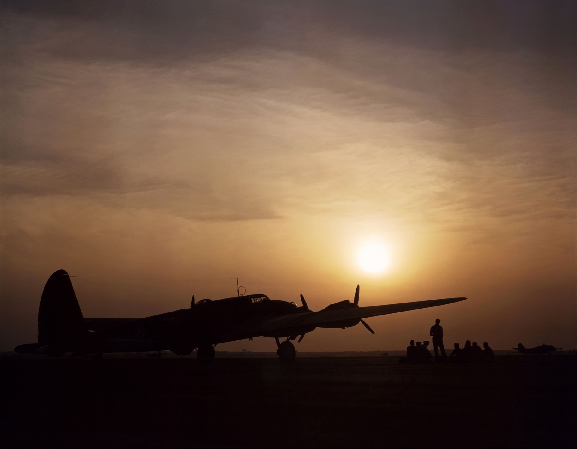 b-17 forteresse volante bombardier ciel coucher de soleil aérodrome pilotes