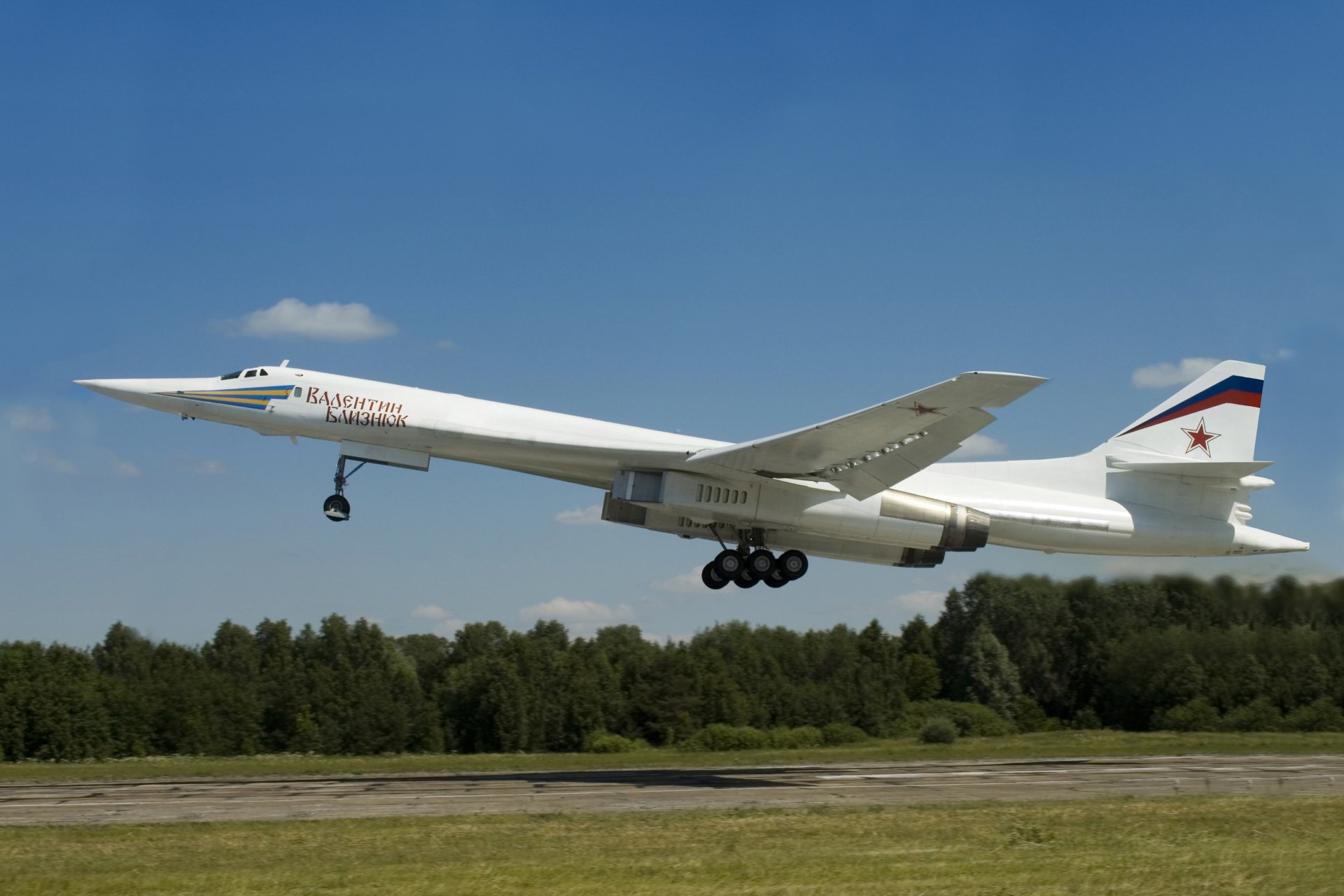 tu-160 cigno bianco supersonico strategico bombardiere missilistico