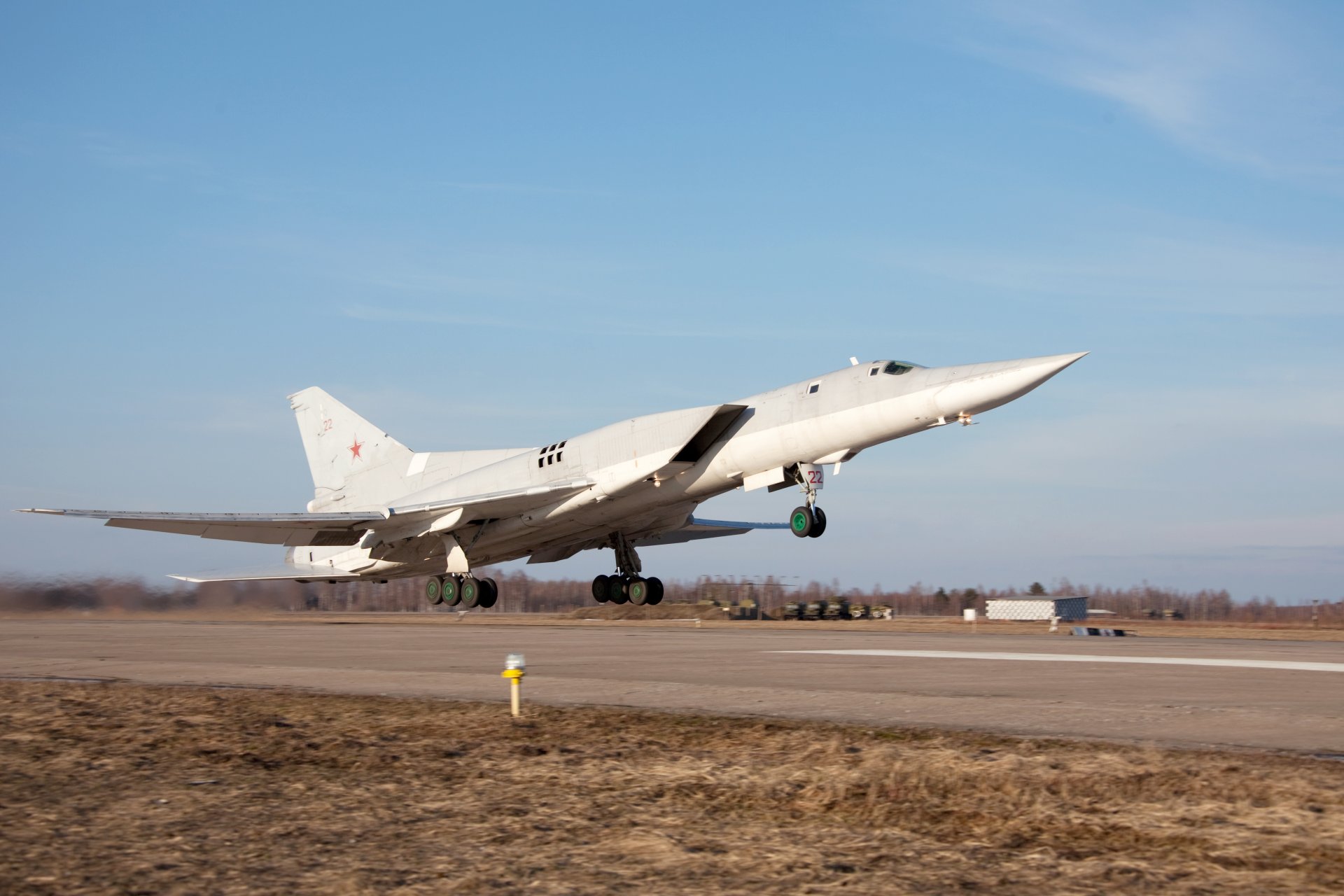 tu-22m3 de largo alcance supersónico bombardero despegue