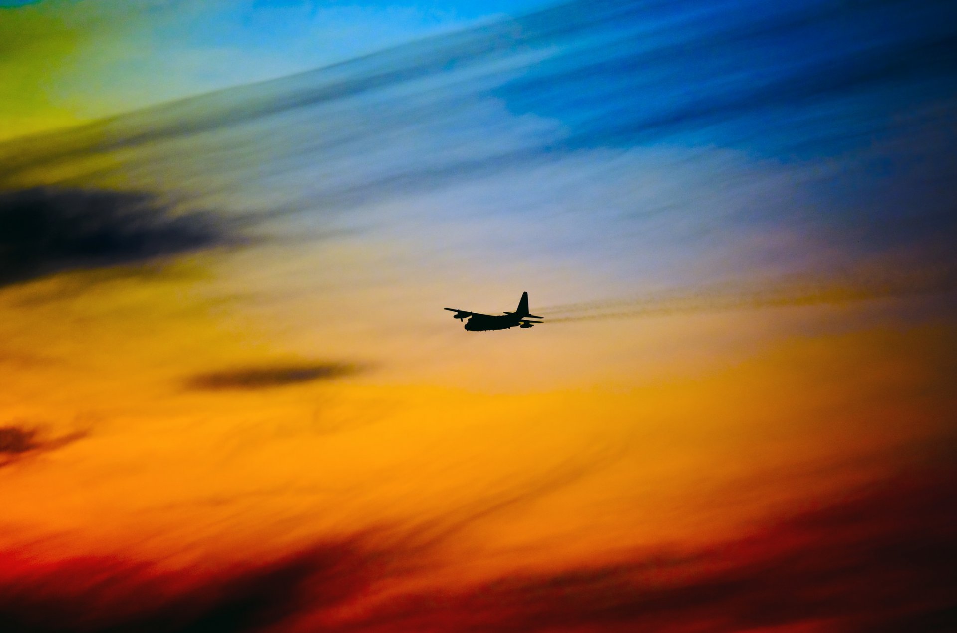 plane silhouette sky glow