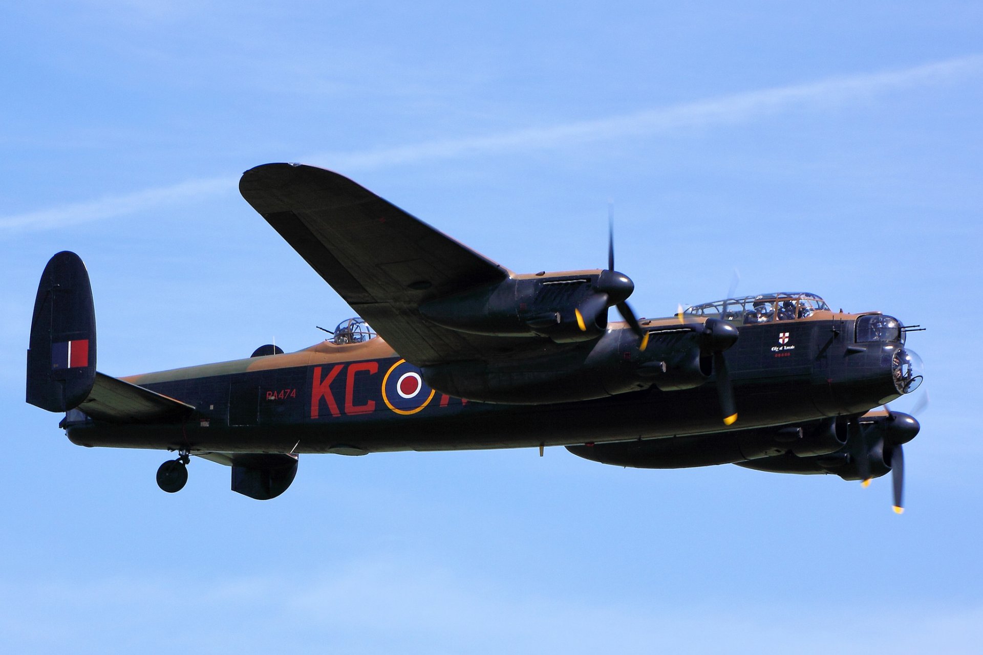 avro lancaster lourd quadrimoteur bombardier