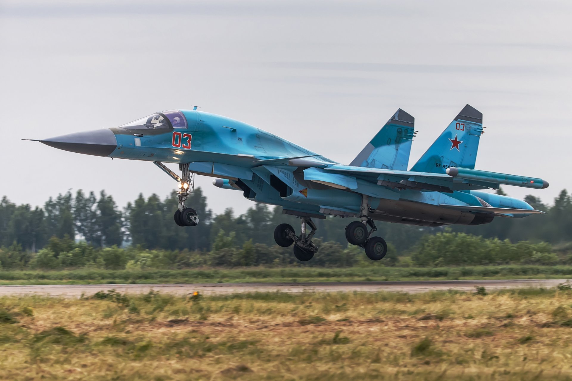 su-34 caccia bombardiere decollo aeroporto