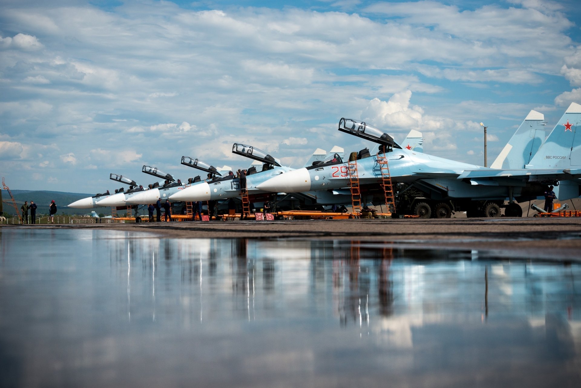 u-30cm russia fighters airport