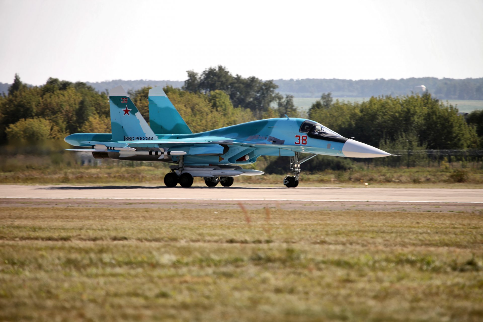 su-34 myśliwiec bombowiec lotnisko