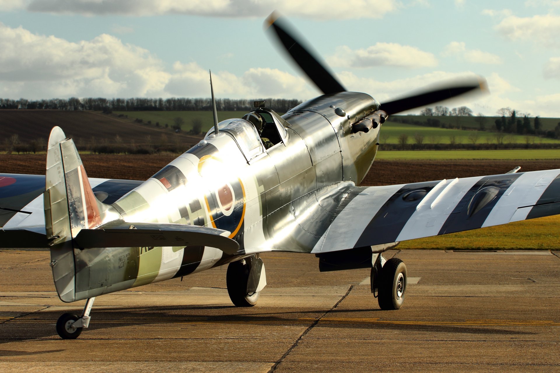 upermarine spitfire mk. xiv uk single-engined fighter